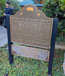 BIRTHPLACE OF "SILICON VALLEY「シリコンバレー」発祥の地記念碑
